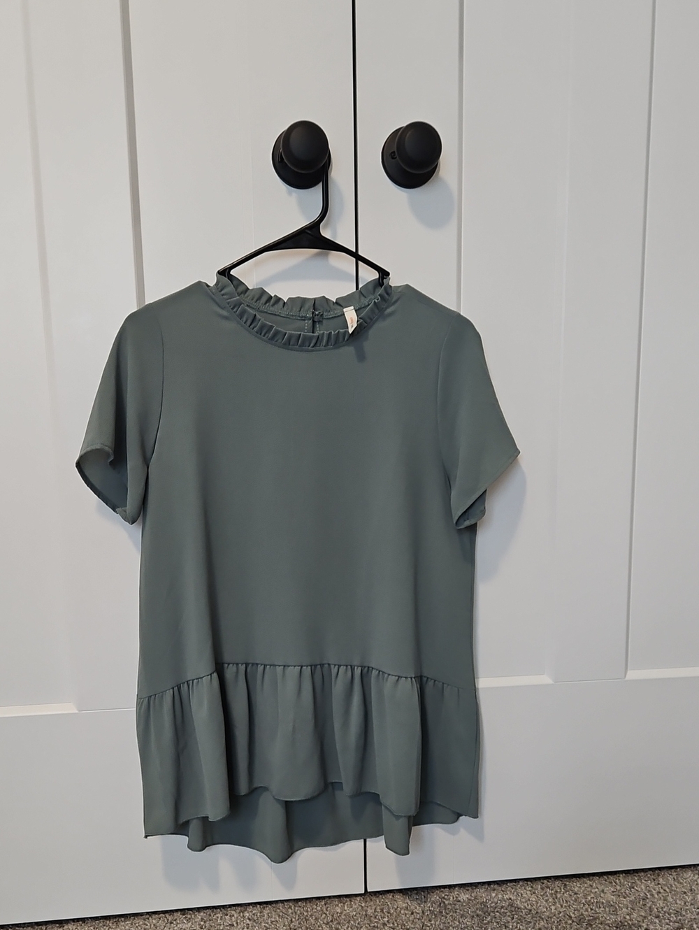 Womens Ruffle-Neck Short Sleeve Peplum Top - Sage